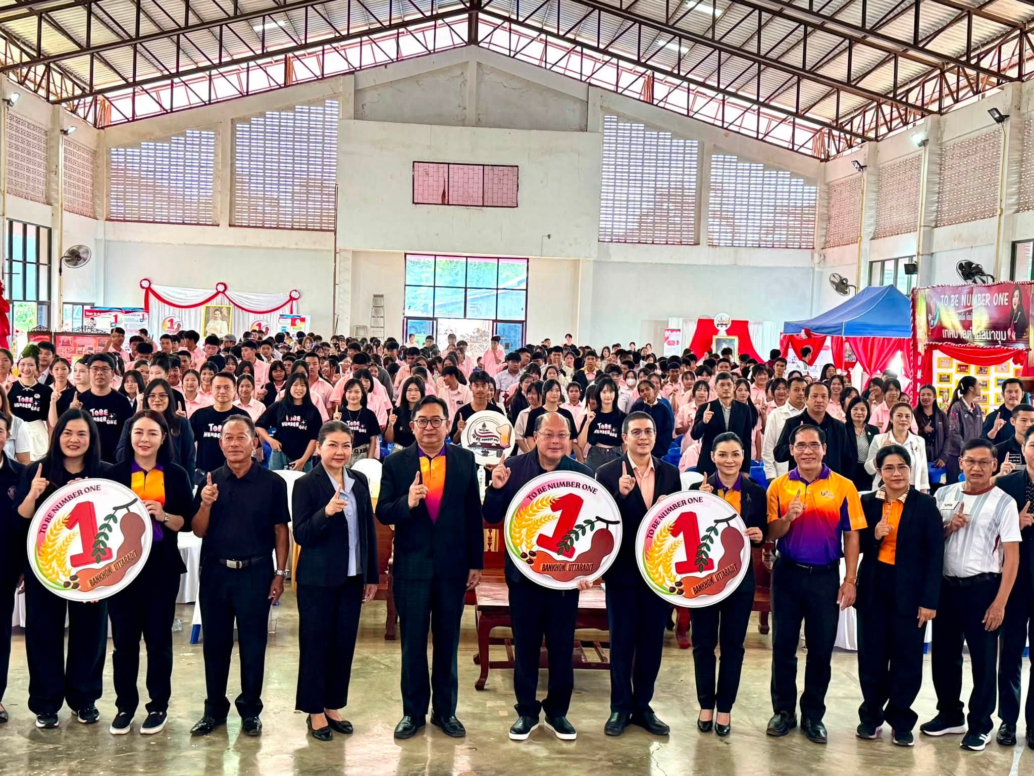 “สพอ.บ้านโคก ร่วมงานมหกรรม TO BE NUMBER ONE อำเภอบ้านโคก”
