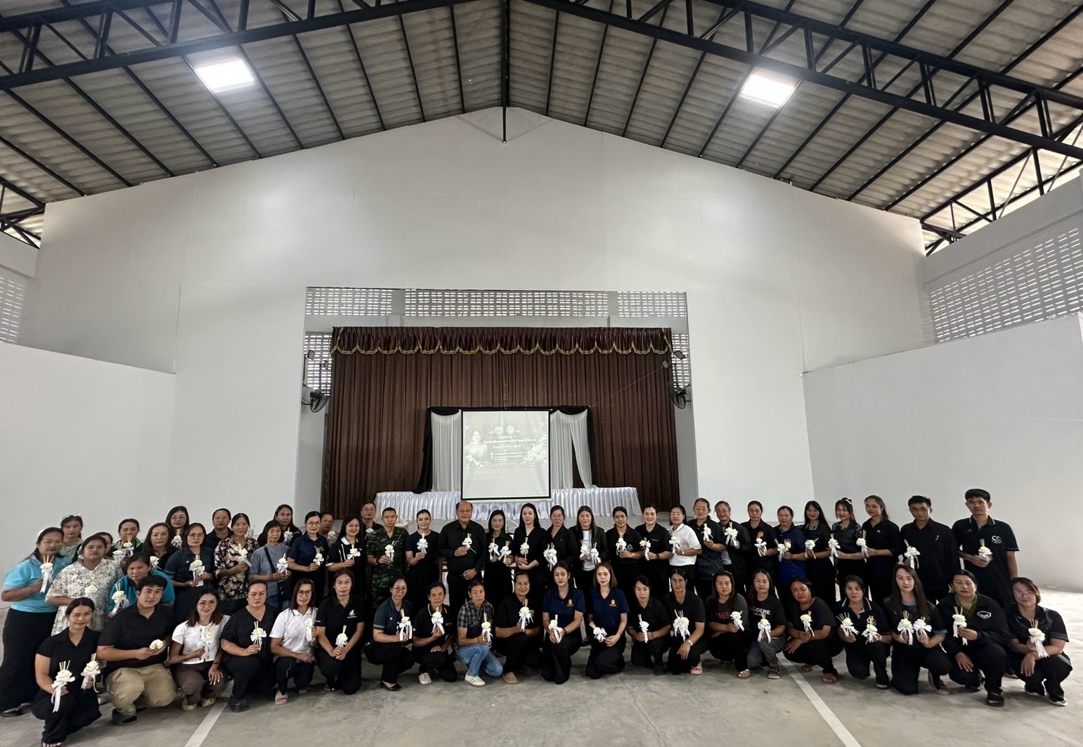 “สพอ. บ้านโคก ดำเนินการเพื่อเตรียมความพร้อมเกี่ยวกับพิธีถวายดอกไม้จันทน์ของประชาชนในส่วนภูมิภาค (Kick off) ”